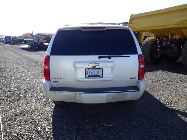 2011-chevrolet-tahoe-image-6