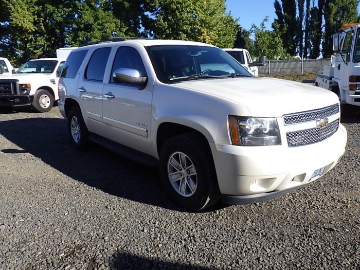 2011-chevrolet-tahoe-image-3