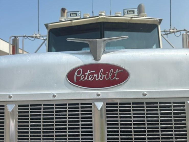 1993-peterbilt-357-image-4