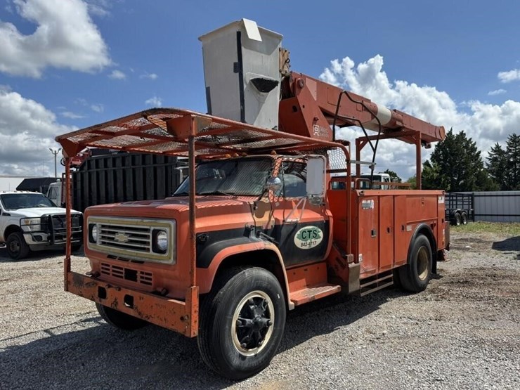 1986-chevrolet-c6v-bucket-truck-image-3