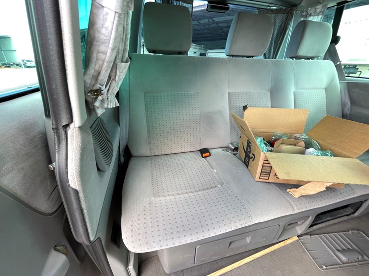 #501-•-2002-volkswagen-eurovan-mv-(title-in-delay)-image-57