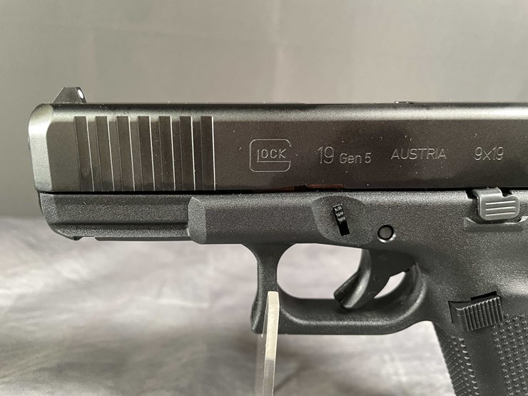 #5147-•-glock-g19-gen-5,-9mm-luger-pistol,-sn:-bsxe405,-(neenah,-wi)-image-9