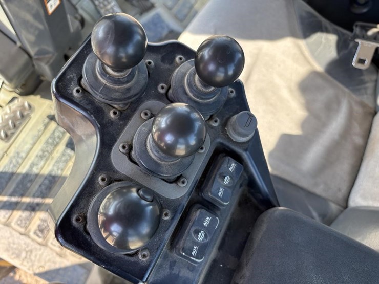 2012-deere-672gp-image-49