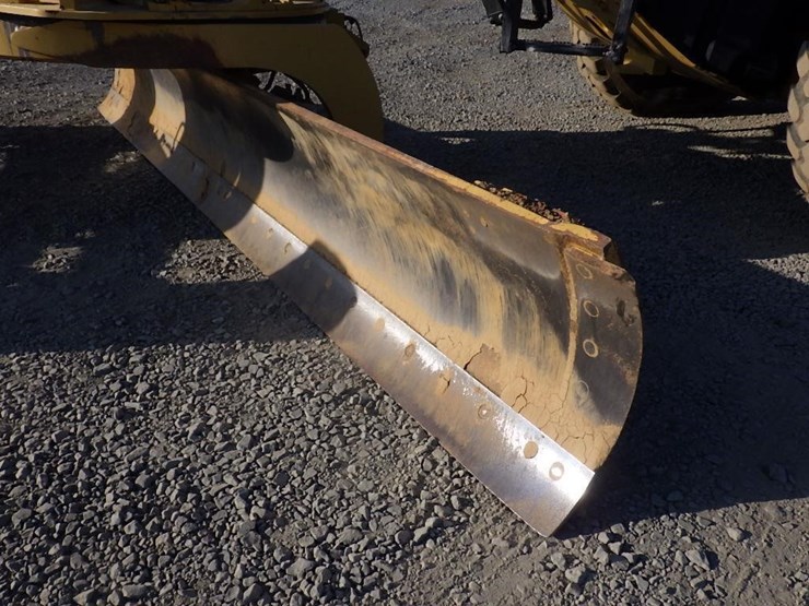 2013-caterpillar-140m2-image-22