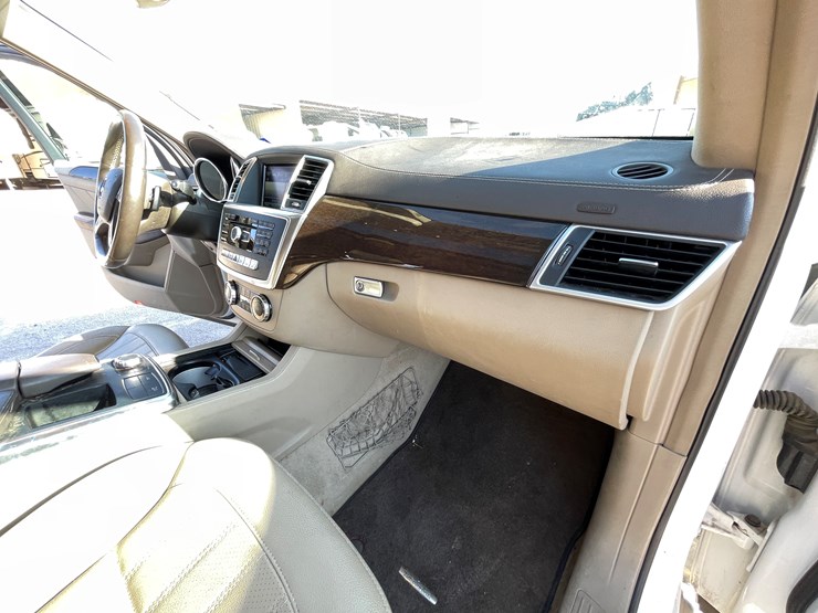 2015-mercedes-benz-gl450-image-101