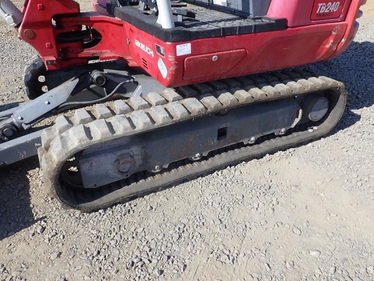 takeuchi-tb240-image-36