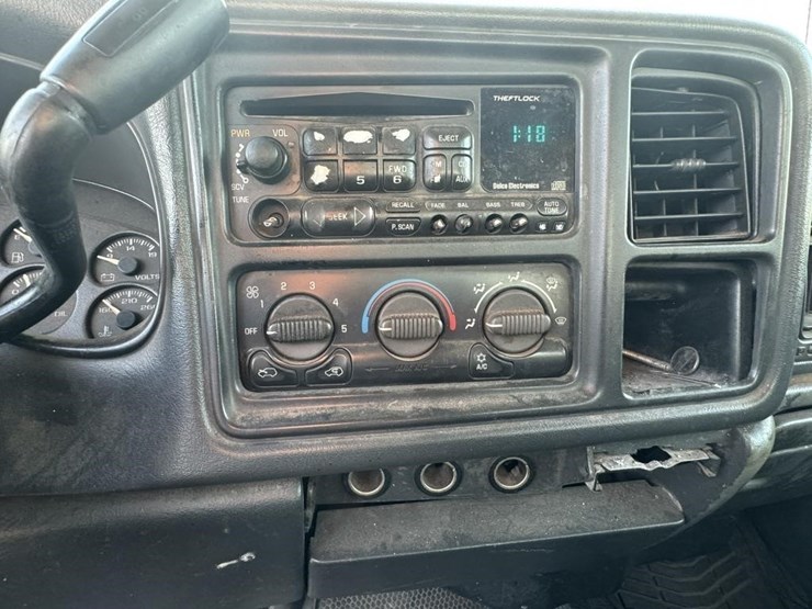 2001-chevrolet-silverado-image-28