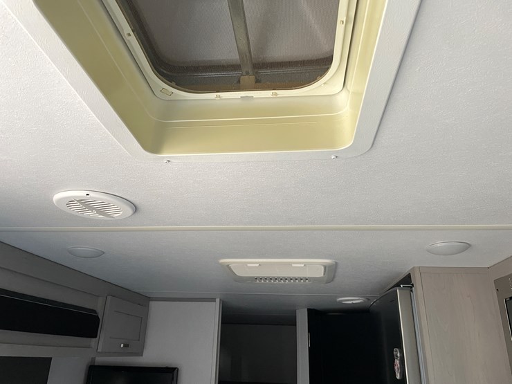 #499-•-2021-tracer-le-camper-(title-in-delay)-image-124