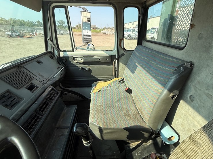 #70-•-1995-mack-midliner-single-axle-conventional-dump-truck-image-8
