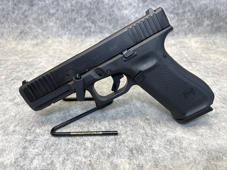 #4643-•-glock-model-17,-9mm-luger-pistol,-sn:-btmy301,-(princeton,-mn)-image-6