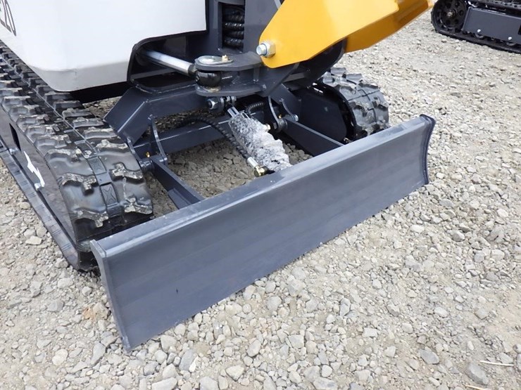 2025-sdlanch-sdle20-hydraulic-excavator-image-10