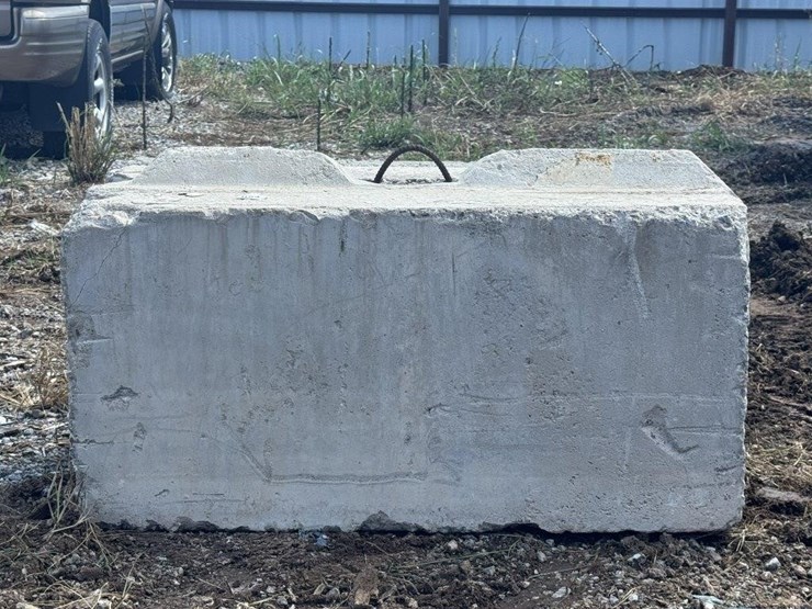 stackable-concrete-barrier-block-image-1