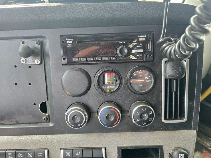 2019-freightliner-cascadia-126-image-62