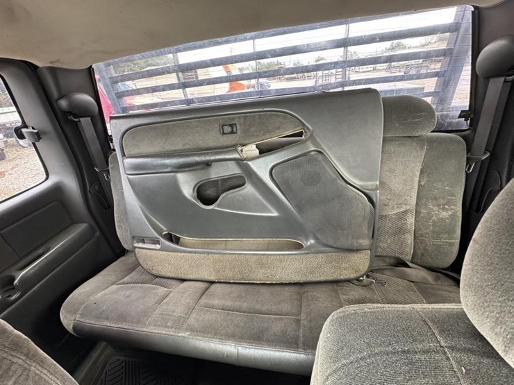 2003-chevrolet-silverado-image-15