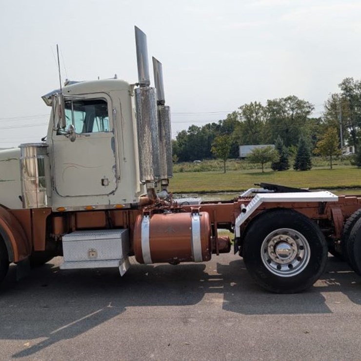 1993 PETERBILT 357