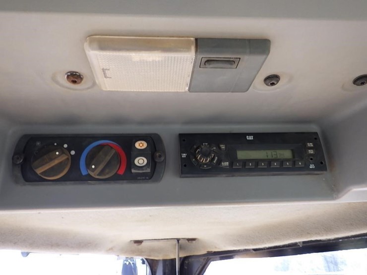 2011-caterpillar-d7e-image-37