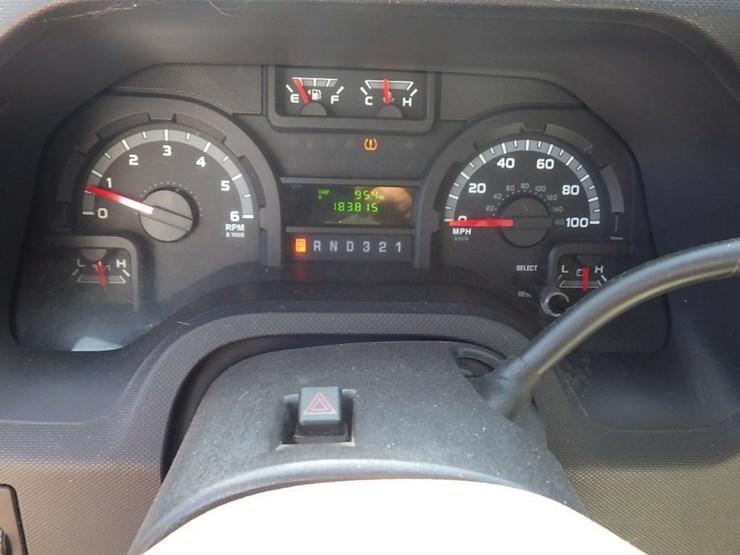 2010-utility-van-image-22