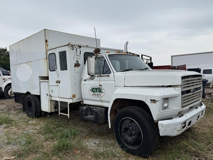 1992-ford-f70-image-3