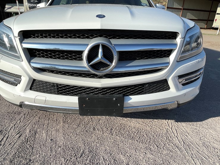 2015-mercedes-benz-gl450-image-18