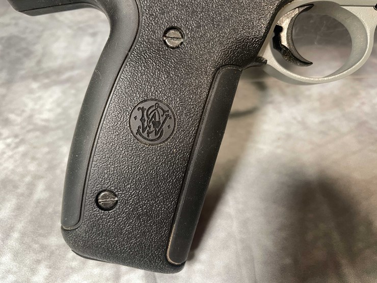 #5160-•-smith-&-wesson-22a,-22-lr-pistol,-sn:-uce4779,-(neenah,-wi)-image-8