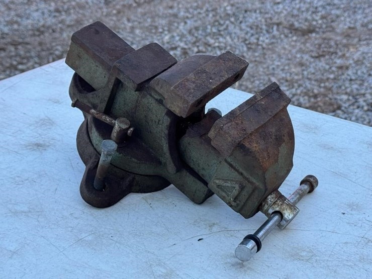 4-in-vise-image-2