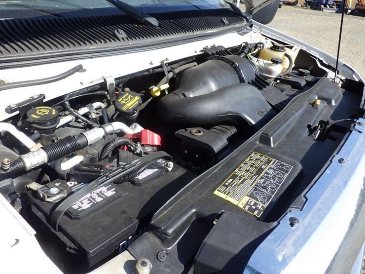 2010-utility-van-image-16