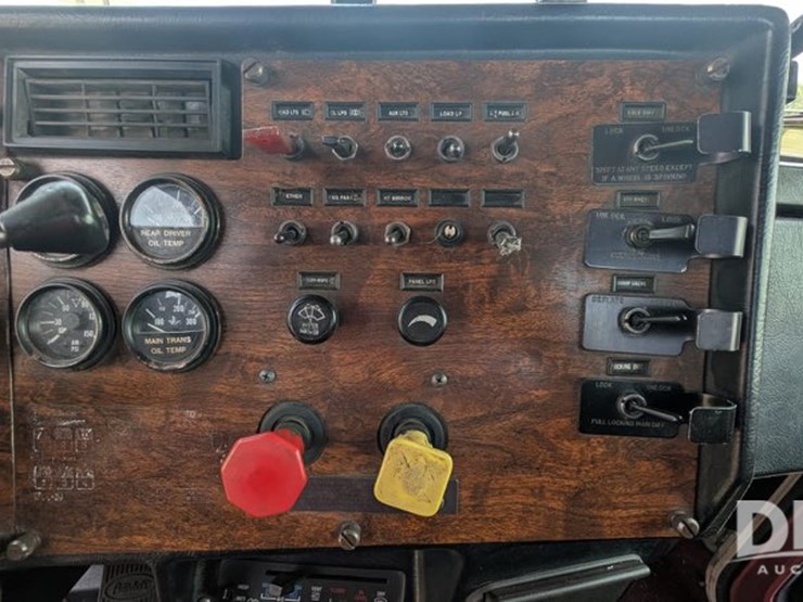1993-peterbilt-357-image-26