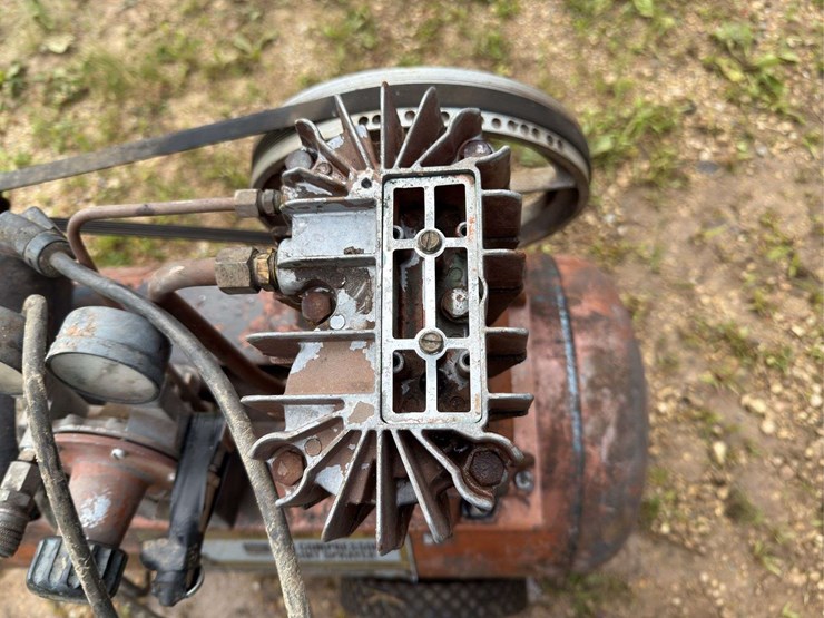 craftsman-1.5hp,-110v,-air-compressor,-150-psi,-twin-cylinder,-20-gallon---image-7