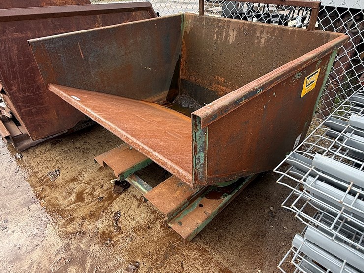 #40-•-small-heavy-duty-steel-dump-cart-image-1