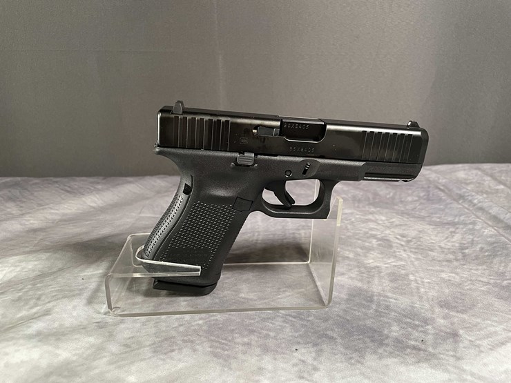 #5147-•-glock-g19-gen-5,-9mm-luger-pistol,-sn:-bsxe405,-(neenah,-wi)-image-2