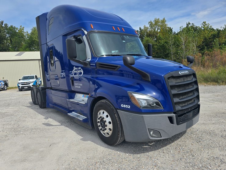 2019-freightliner-cascadia-126-image-28