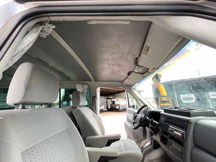 #501-•-2002-volkswagen-eurovan-mv-(title-in-delay)-image-40