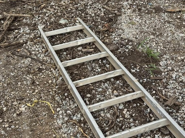 16-ft-aluminum-ladder-image-3