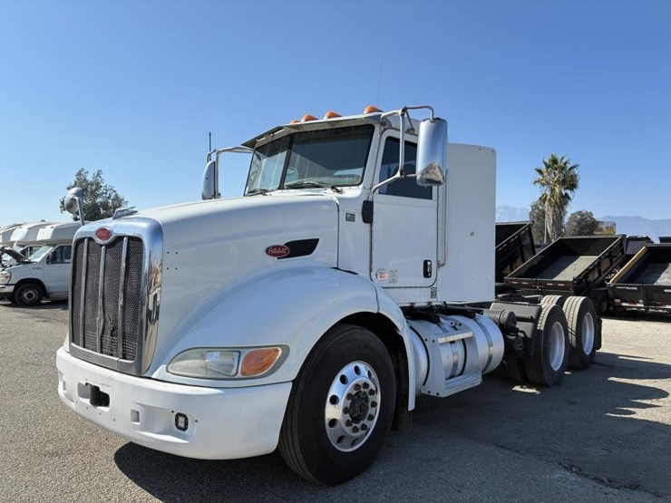2013-peterbilt-384-image-1