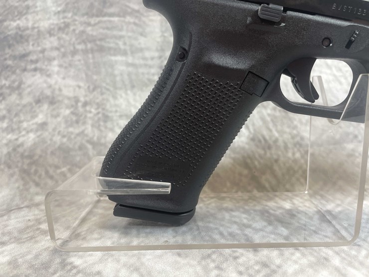 #5146-•-glock-g17-gen-5,-9mm-luger-pistol,-sn:-bvst133,-(neenah,-wi)-image-6