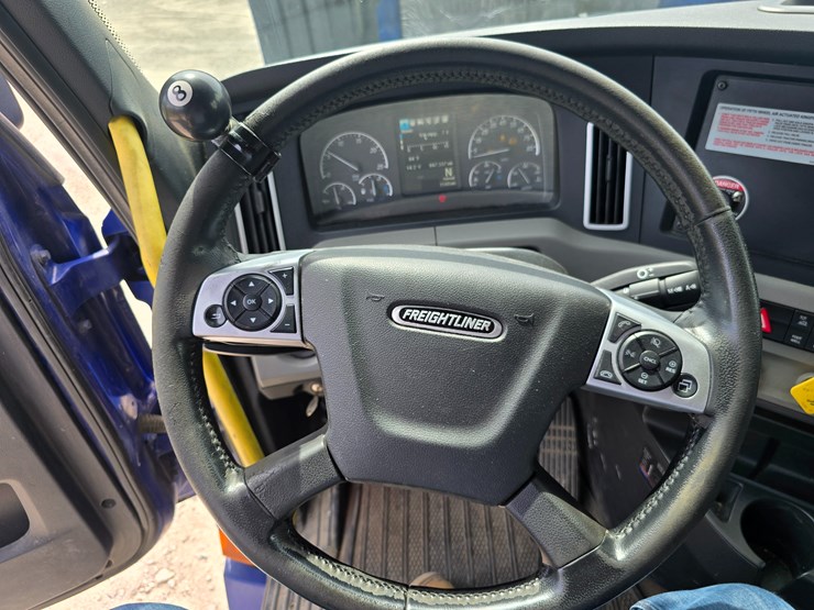 2019-freightliner-cascadia-126-image-74