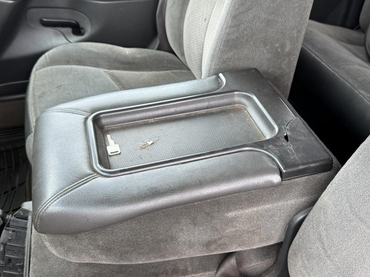 2003-chevrolet-silverado-image-13