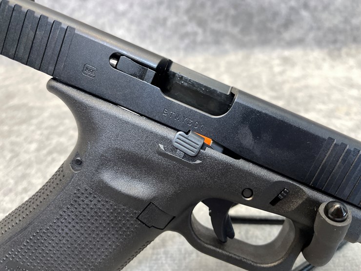 #4643-•-glock-model-17,-9mm-luger-pistol,-sn:-btmy301,-(princeton,-mn)-image-15