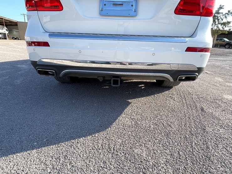 2015-mercedes-benz-gl450-image-27