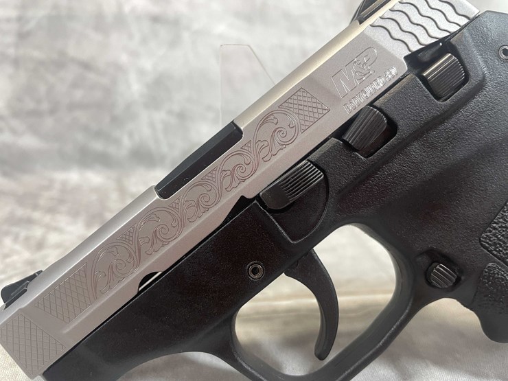 #5165-•-smith-&-wesson-bodyguard,-engraved-380-auto-pistol,-sn:-kes4008,-(neenah,-wi)-image-18