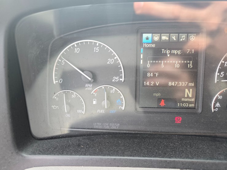 2019-freightliner-cascadia-126-image-73
