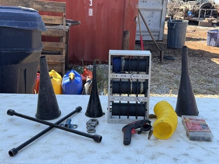 4-way-tool,-air-hose-&-funnels-image-1