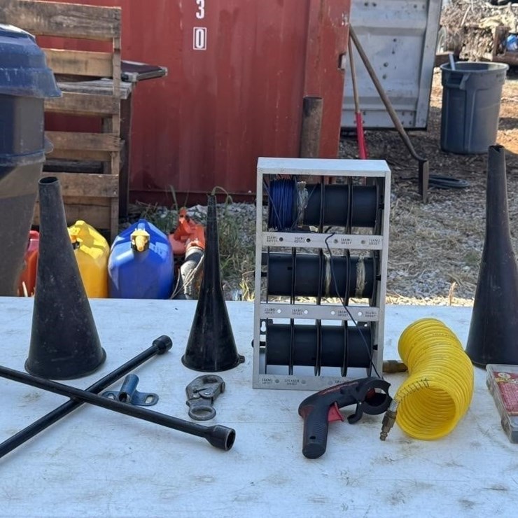 4-Way Tool, Air Hose & Funnels