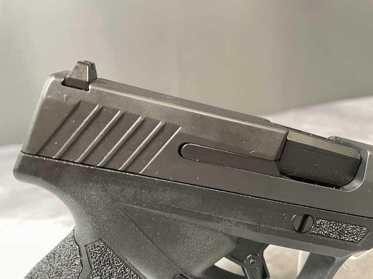 #5156-•-taurus-gx4,-9mm-luger-pistol,-sn:-1ga44039,-(neenah,-wi)-image-13