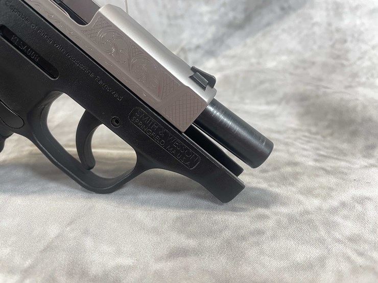 #5165-•-smith-&-wesson-bodyguard,-engraved-380-auto-pistol,-sn:-kes4008,-(neenah,-wi)-image-15