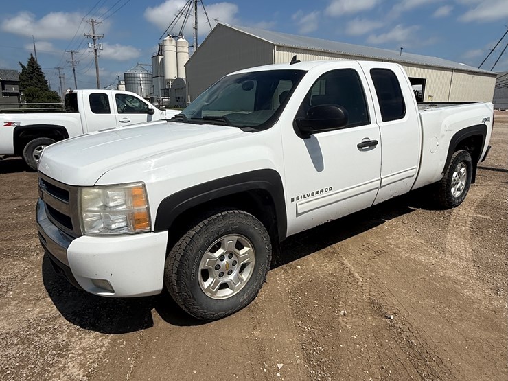 2009-chevrolet-k1500-image-2