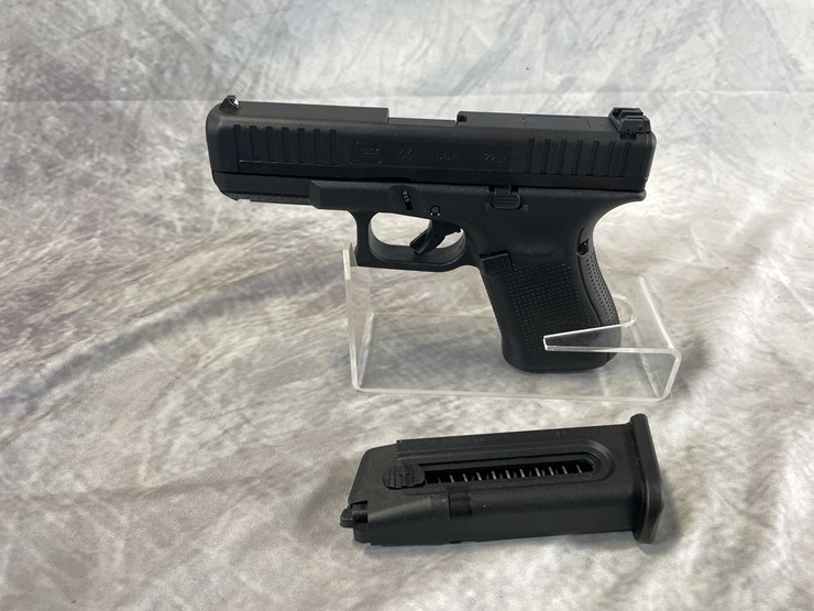 #5141-•-glock-g44,-22-lr-pistol,-sn:-aenr179,-(neenah,-wi)-image-24