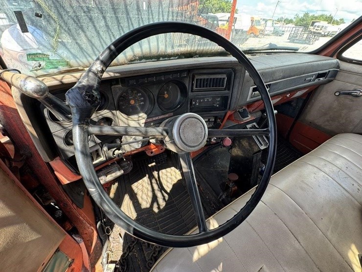 1986-chevrolet-c6v-bucket-truck-image-15