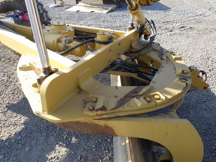 2013-caterpillar-140m2-image-14