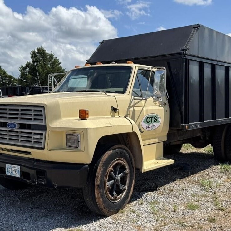 1993 FORD F70